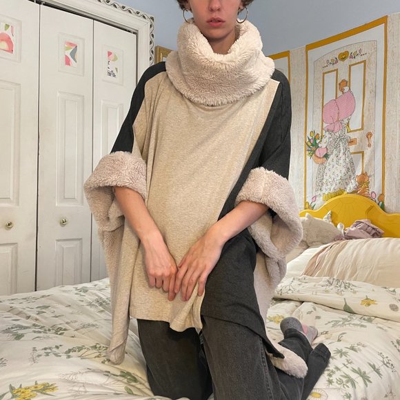 SOFT large cozy blanket fall poncho with faux fur! - Picture 1 of 12